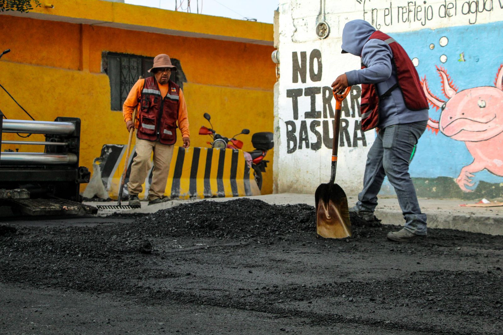 Doce años después: asfalto en El Chamizal, lleva el alcalde Beto Nava