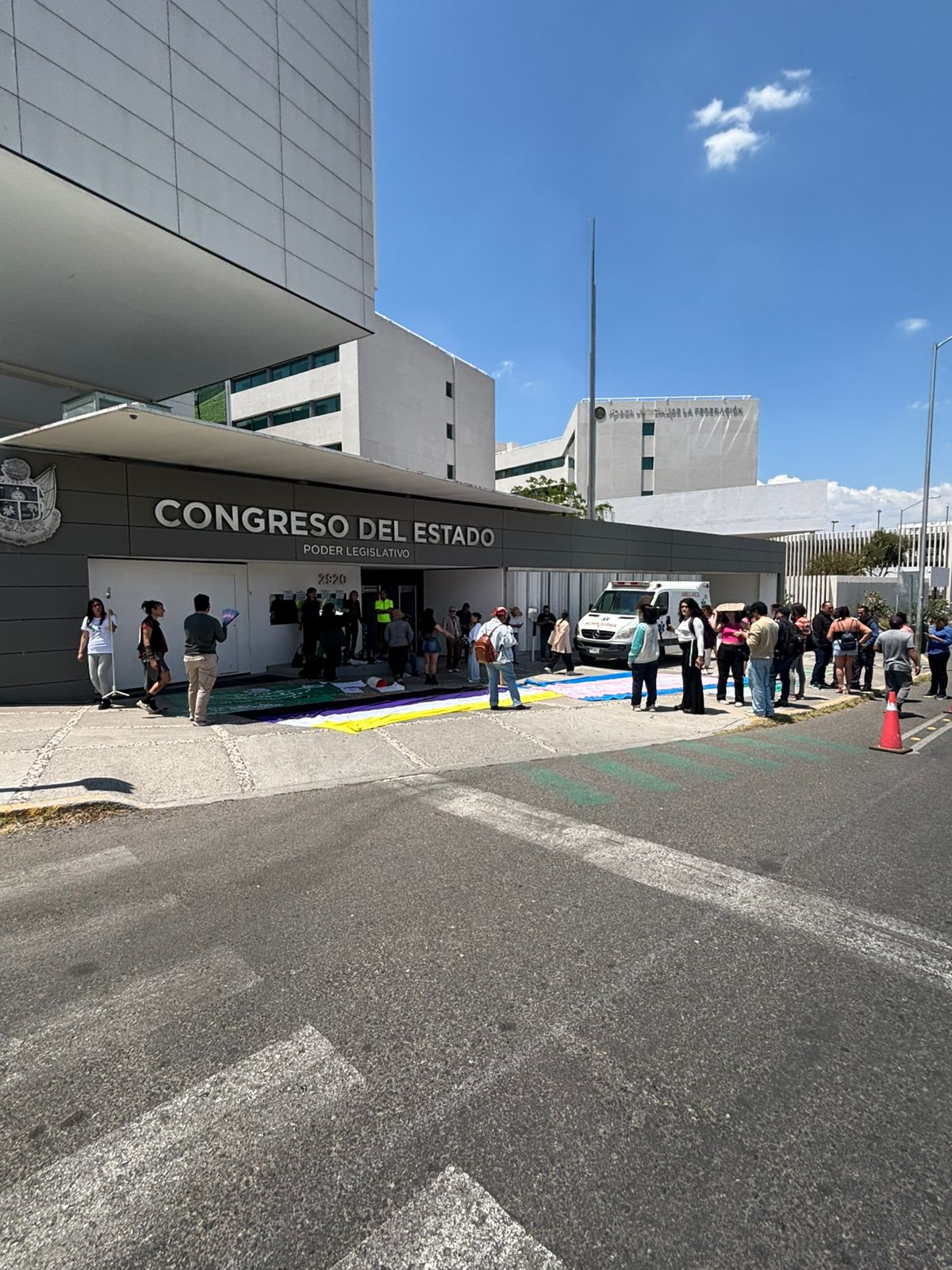 Congreso cerrado, ciudadanía afuera: la protesta que exhibe el rezago legislativo