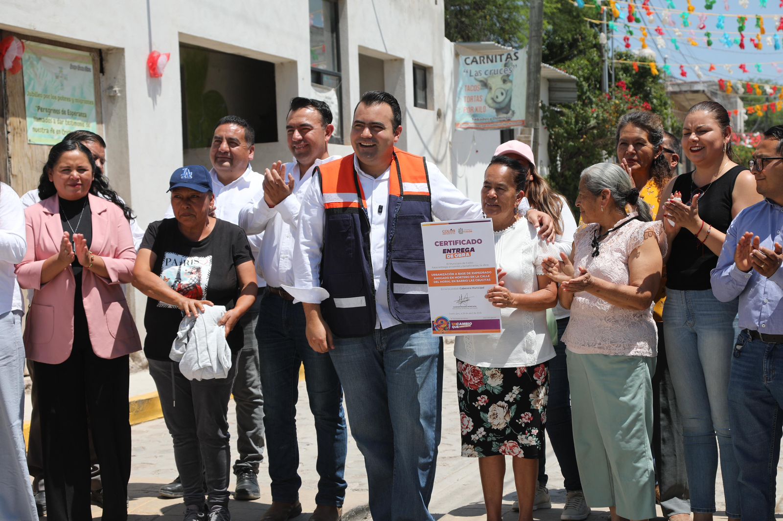 Las Crucitas deja años de espera atrás: inauguran calle y anuncian más obra en Colón