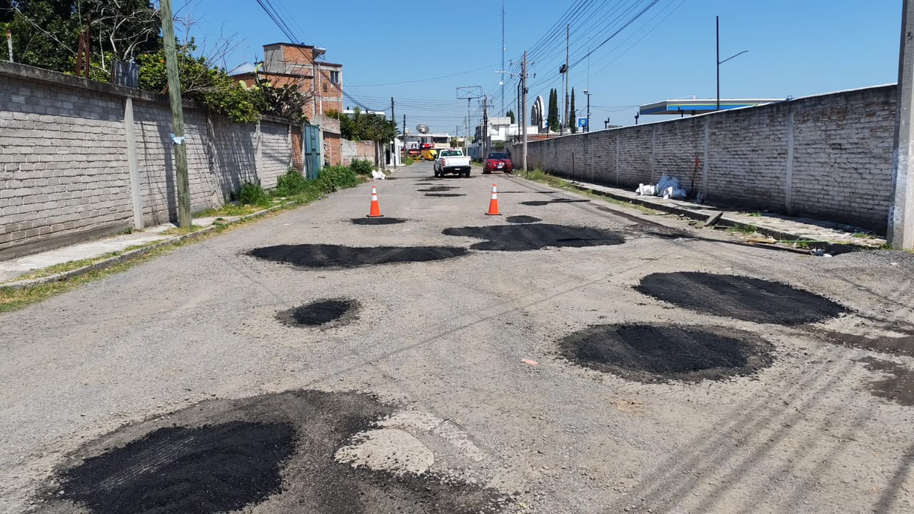 Gobierno Municipal mantiene programa permanente de bacheo en la cabecera de Pedro Escobedo