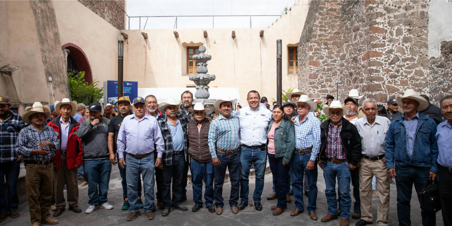 Roberto Cabrera destaca acciones a favor del campo en su Quinto Informe de Gobierno
